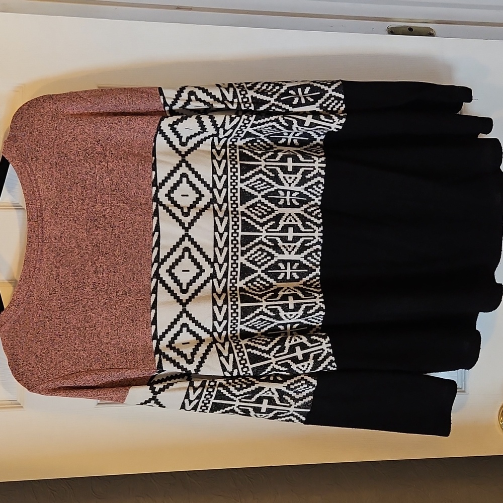 Maurices Pink and Black Geometric Long Sleeve Top - Picture 2 of 3